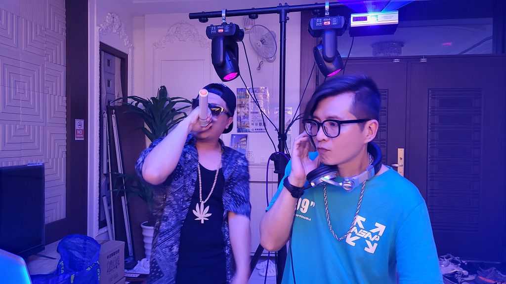 包棟民宿KTV包廂唱卡拉ok